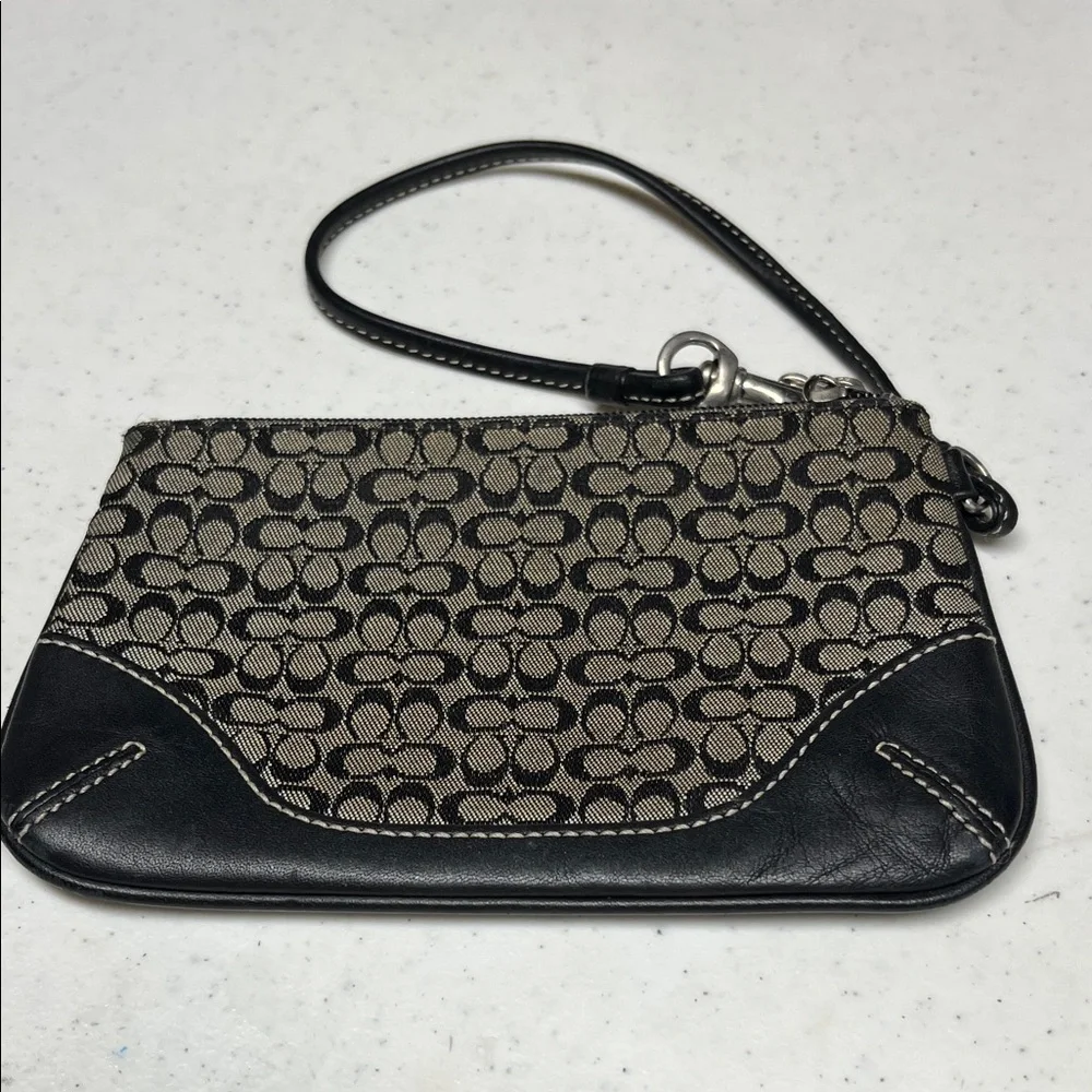 Vintage Coach Elegant Black and Tan Logo Women's Wristlet